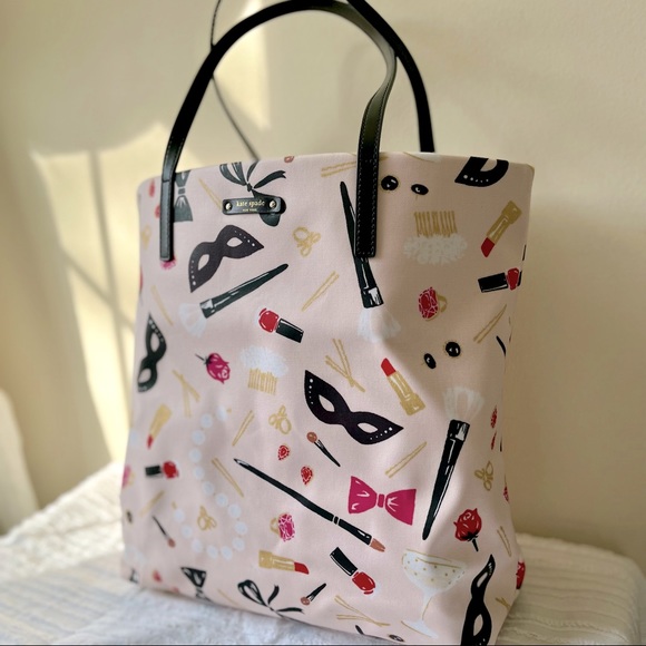 kate spade Handbags - Kate Spade “Hop To It” Armazon Tote, Light Pink Multicolor Print